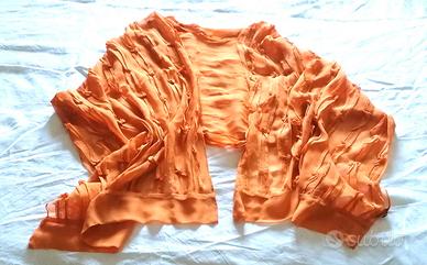 Stola vintage di Laura Biagiotti in seta pura. 