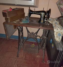 Macchina da cucire d'antiquariato