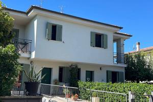 Villa di 138 m² con 5 locali e box auto a Castel R