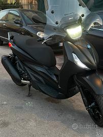 Beverly 300