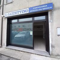 PETTORAZZA: Negozio vetrinato