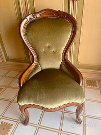 Poltrona in noce massello e velluto