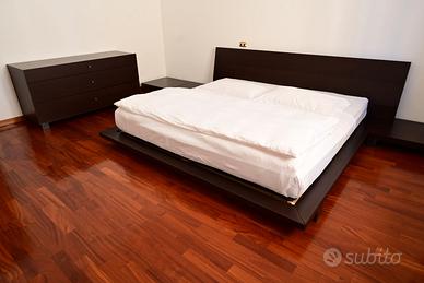 Camera da letto completa di letto e cassettiera