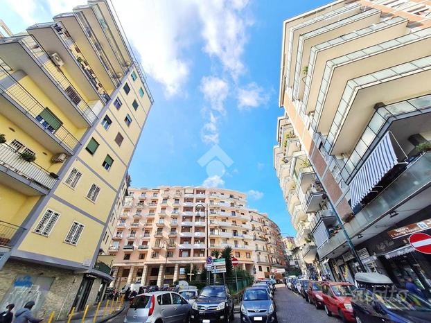 3 LOCALI A NAPOLI