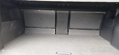 Macchina Opel Meriva grigia