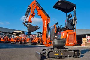 Miniescavatore 13 Qli motore Kubota, carro allarga