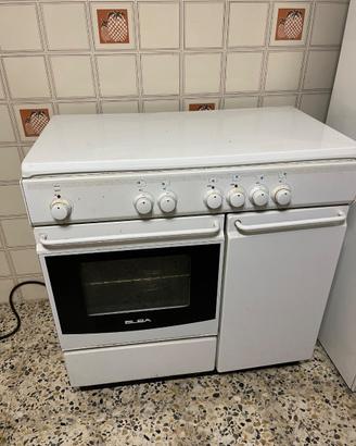 Cucina  a gas 4 fuochi + 2 elettrici con forno