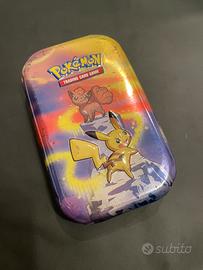 Mystery box Pokemon con 15 carte di cui una rara