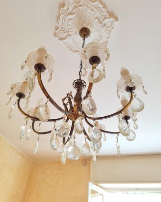 lampadario classico con gocce pendenti 