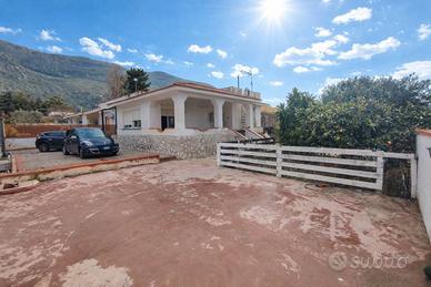 Porzione di villa bifamiliare indipendente