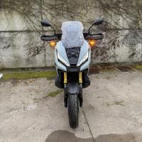 Honda x-adv 750