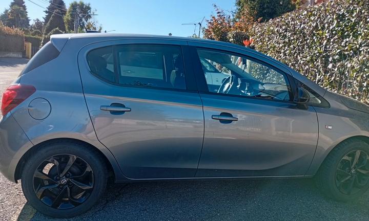 Opel Corsa 1.2  b-color