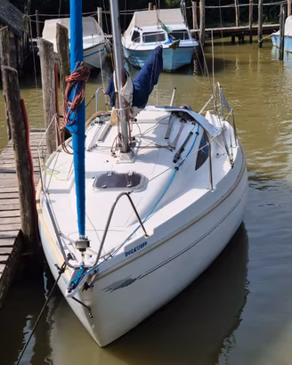 BARCA A VELA COMPLETA DI VELE  ED ACCESSORI