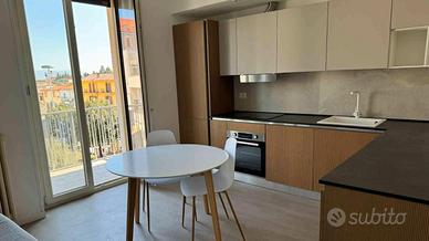 Rifinito bivano a Decimomannu piazza Municipio