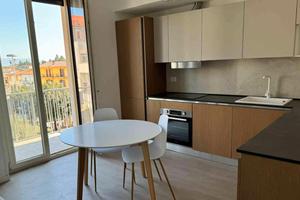 Rifinito bivano a Decimomannu piazza Municipio