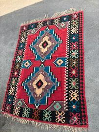 Tappeto tipo kilim in lana pesante. 150x200 cm