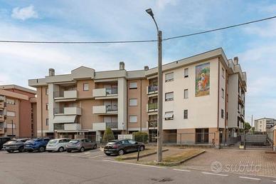 Appartamento di 120 m² con 4 locali e box auto a M
