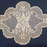 Centrino uncinetto filet realizzato a mano (NUOVO)