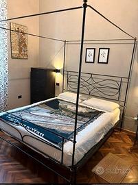 Letto matrimoniale in ferro battuto con rete