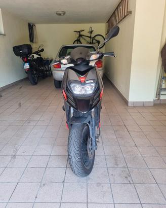  Scooter Aprilia SR Motard