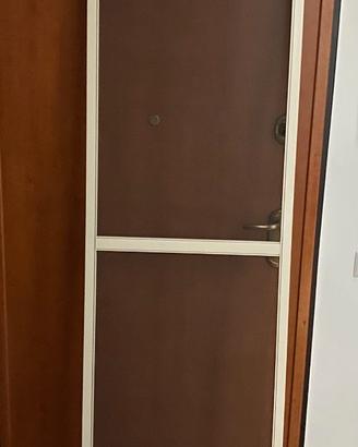 Zanzariera in alluminio a pannello fisso per grate