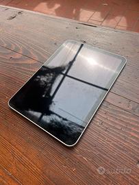 iPad 10 generazione (2022) con cover/tastiera