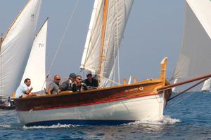 GOZZO IN LEGNO A VELA LATINA