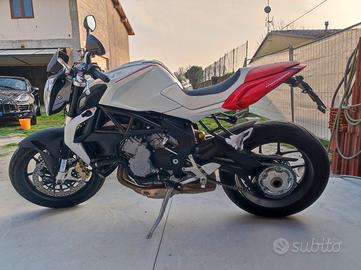 MV Agusta Brutale 800