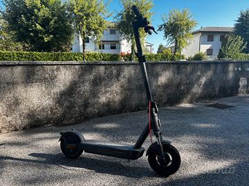 Monopattino elettrico Xiaomi 5 – pari al nuovo