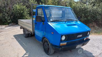 Iveco Daily 35.8 2.5 Diesel PM Cab. Classic