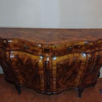 Credenza veneta bombata in Radica di Noce intarsia