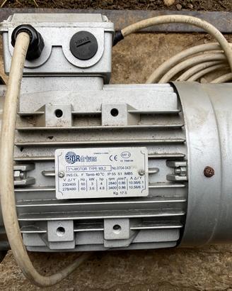 Motore elettrico trifase