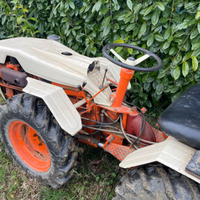 Trattore agricolo con accessori