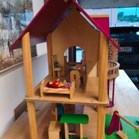 Casa delle bambole in legno 