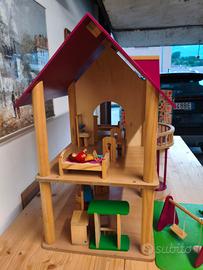 Casa delle bambole in legno 