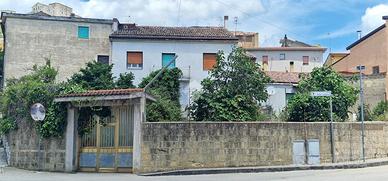 CASA SEMINDIPENDENTE A MONTESARCHIO