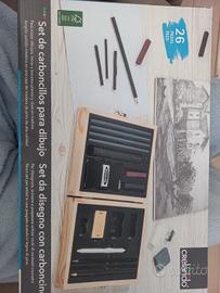 set disegno con carboncino 