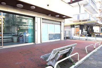 NEGOZIO A MISANO ADRIATICO