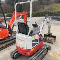 Miniescavatore TAKEUCHI TB210R