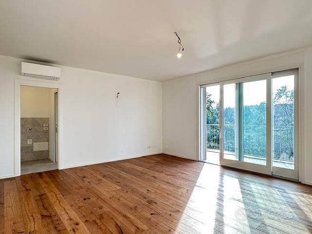 Appartamento di 110 m² con 3 locali e box auto a T - Vista 3
