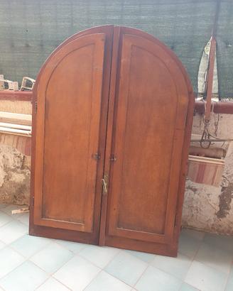 finestra in legno centinata 