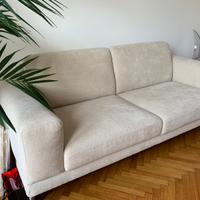 Divano beige moderno