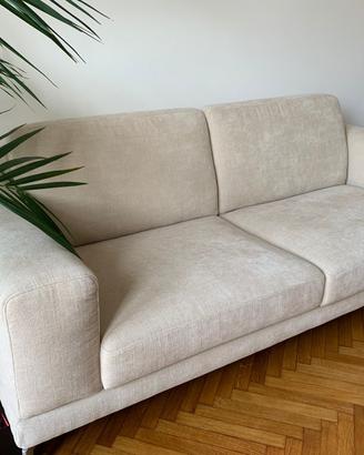 Divano beige moderno
