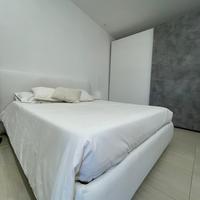 Letto contenitore matr. 160x190 e materasso.