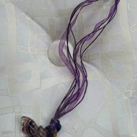 Collana con ciondolo in vetro