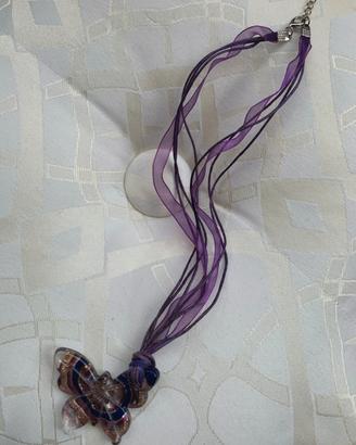Collana con ciondolo in vetro