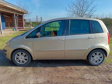 Lancia musa 1300 del 2005