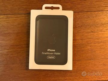 Portafoglio MagSafe  FineWoven per iPhone muschio