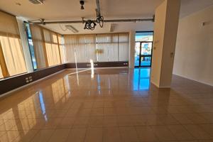 Negozio con ampie Vetrine