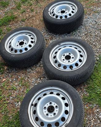 4 gomme invernali con cerchi